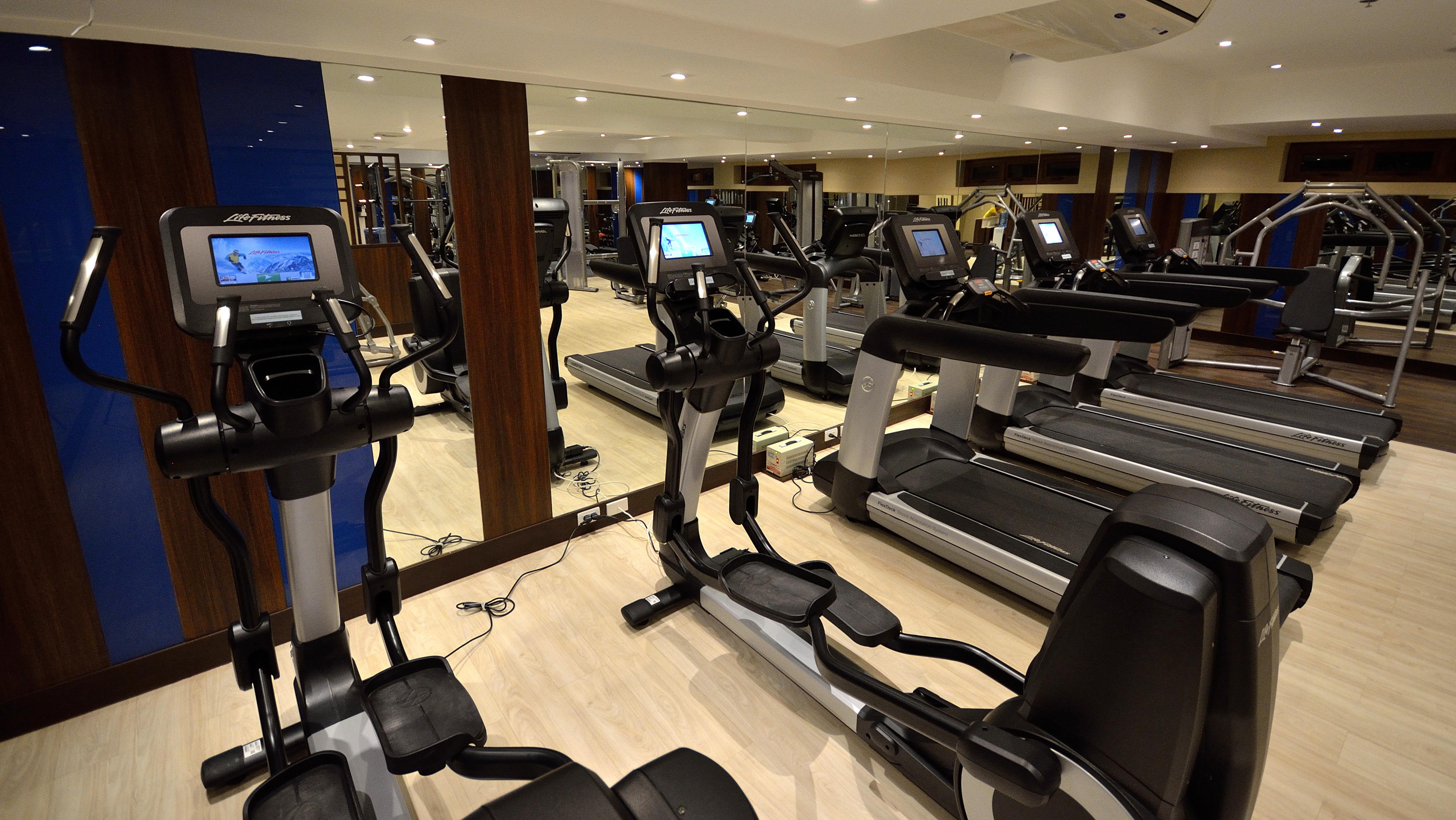 Henann Resort Alona Beach Panglao Εξωτερικό φωτογραφία A gym at a hotel