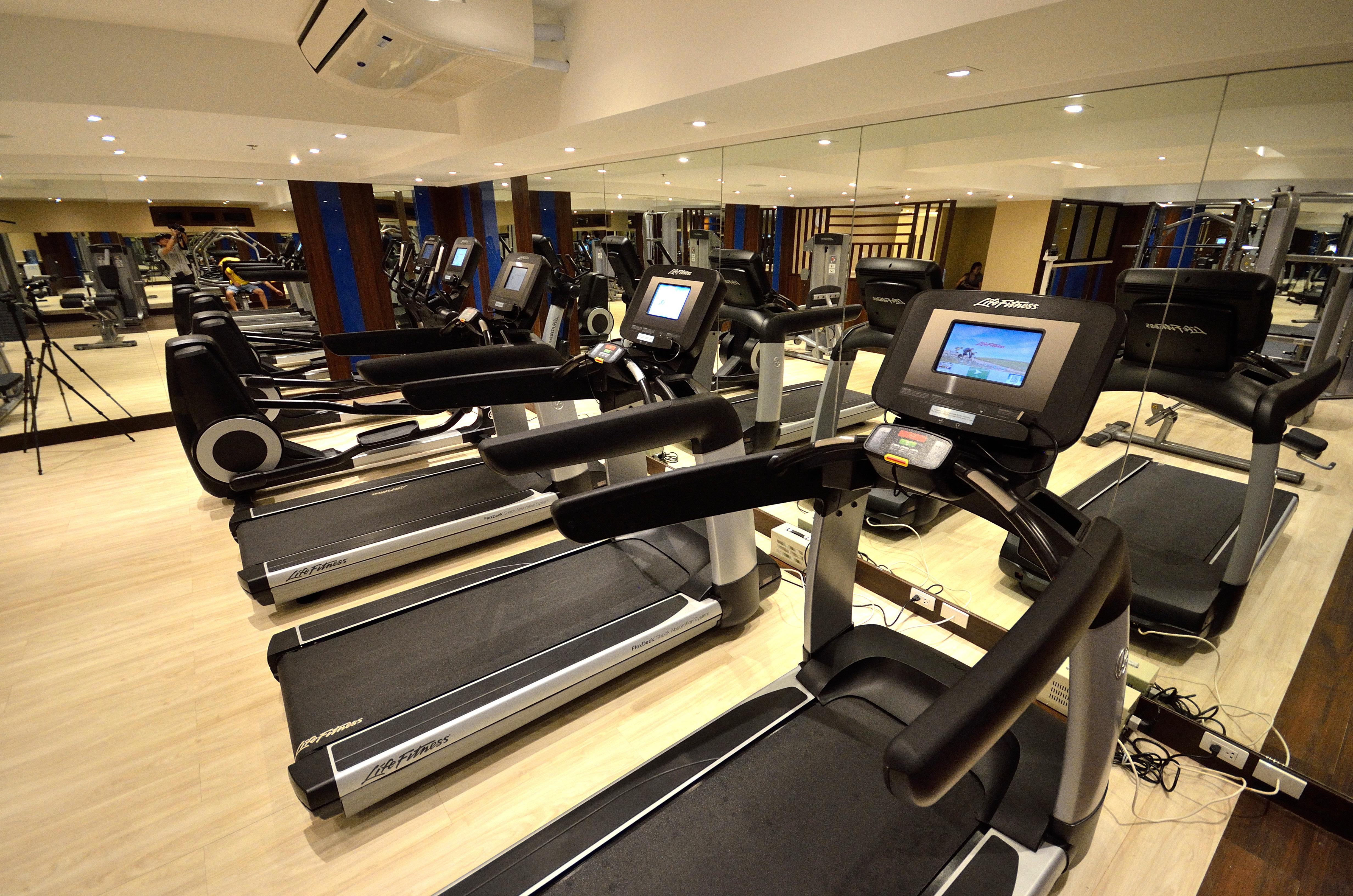 Henann Resort Alona Beach Panglao Εξωτερικό φωτογραφία A gym at a hotel