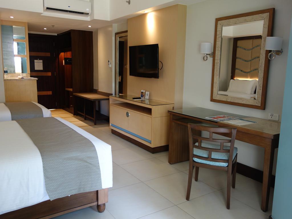 Henann Resort Alona Beach Panglao Εξωτερικό φωτογραφία A room at the hotel