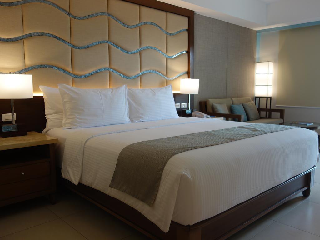 Henann Resort Alona Beach Panglao Εξωτερικό φωτογραφία A bed