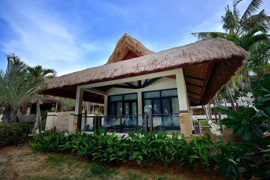 Henann Resort Alona Beach Panglao Εξωτερικό φωτογραφία A villa at the resort