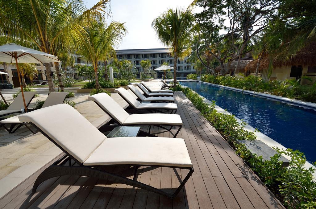 Henann Resort Alona Beach Panglao Εξωτερικό φωτογραφία The pool at the hotel