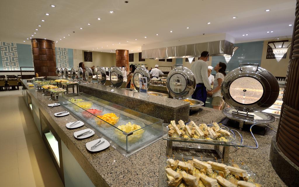 Henann Resort Alona Beach Panglao Εξωτερικό φωτογραφία A buffet at a hotel